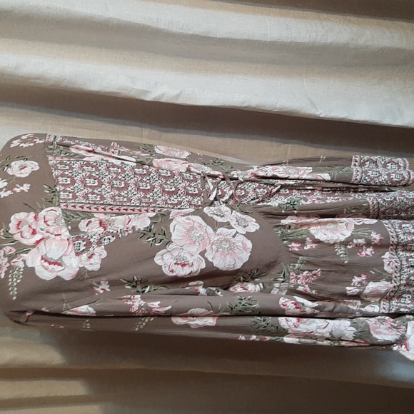 Lola P.  Size med Blouse button up draw string tie in back  cute - Picture 4 of 13